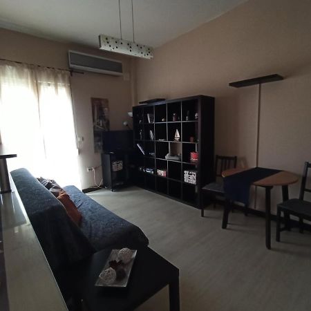 Modern Apartment, 5΄ Walk From Central Metro Station Atene Esterno foto