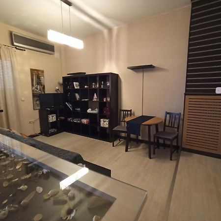 Modern Apartment, 5΄ Walk From Central Metro Station Atene Esterno foto