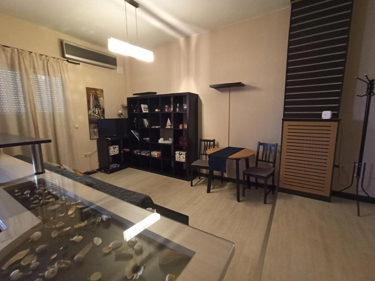 Modern Apartment, 5΄ Walk From Central Metro Station Atene Esterno foto
