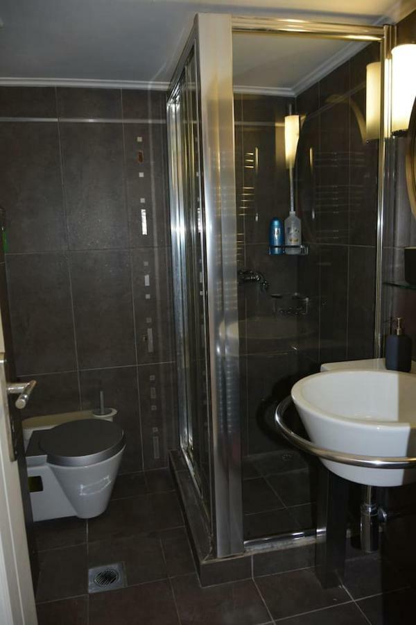 Modern Apartment, 5΄ Walk From Central Metro Station Atene Esterno foto