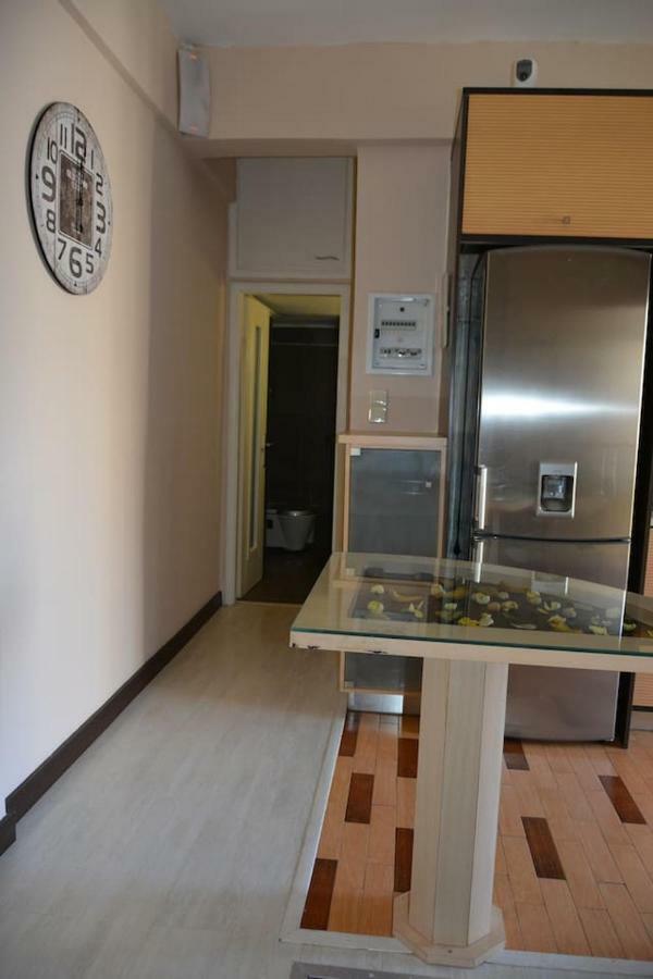 Modern Apartment, 5΄ Walk From Central Metro Station Atene Esterno foto