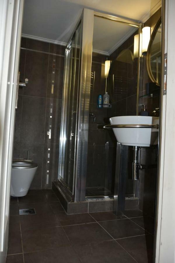 Modern Apartment, 5΄ Walk From Central Metro Station Atene Esterno foto