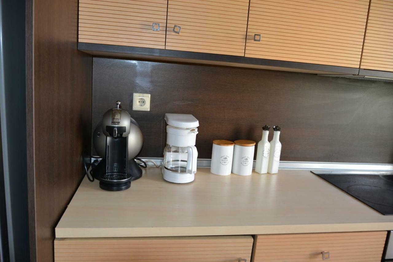 Modern Apartment, 5΄ Walk From Central Metro Station Atene Esterno foto