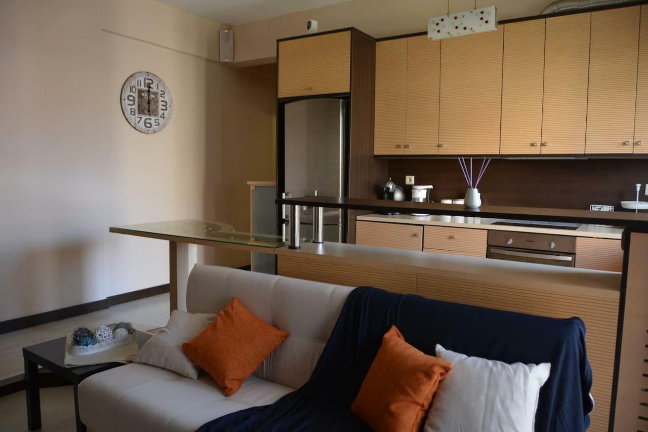 Modern Apartment, 5΄ Walk From Central Metro Station Atene Esterno foto