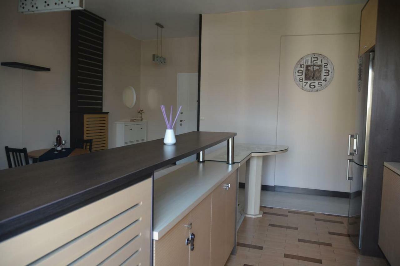 Modern Apartment, 5΄ Walk From Central Metro Station Atene Esterno foto