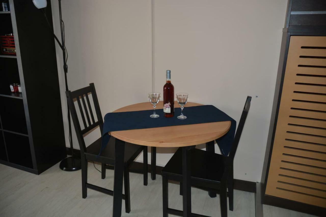 Modern Apartment, 5΄ Walk From Central Metro Station Atene Esterno foto
