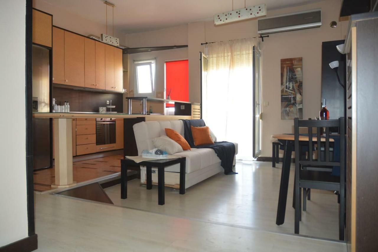 Modern Apartment, 5΄ Walk From Central Metro Station Atene Esterno foto